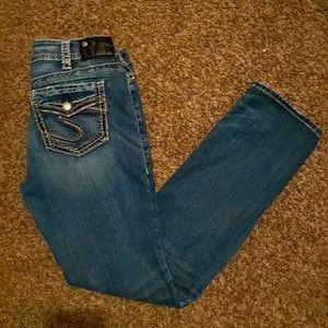 NWOT  SILVER JEANS no holes rip/ stains or fading 30